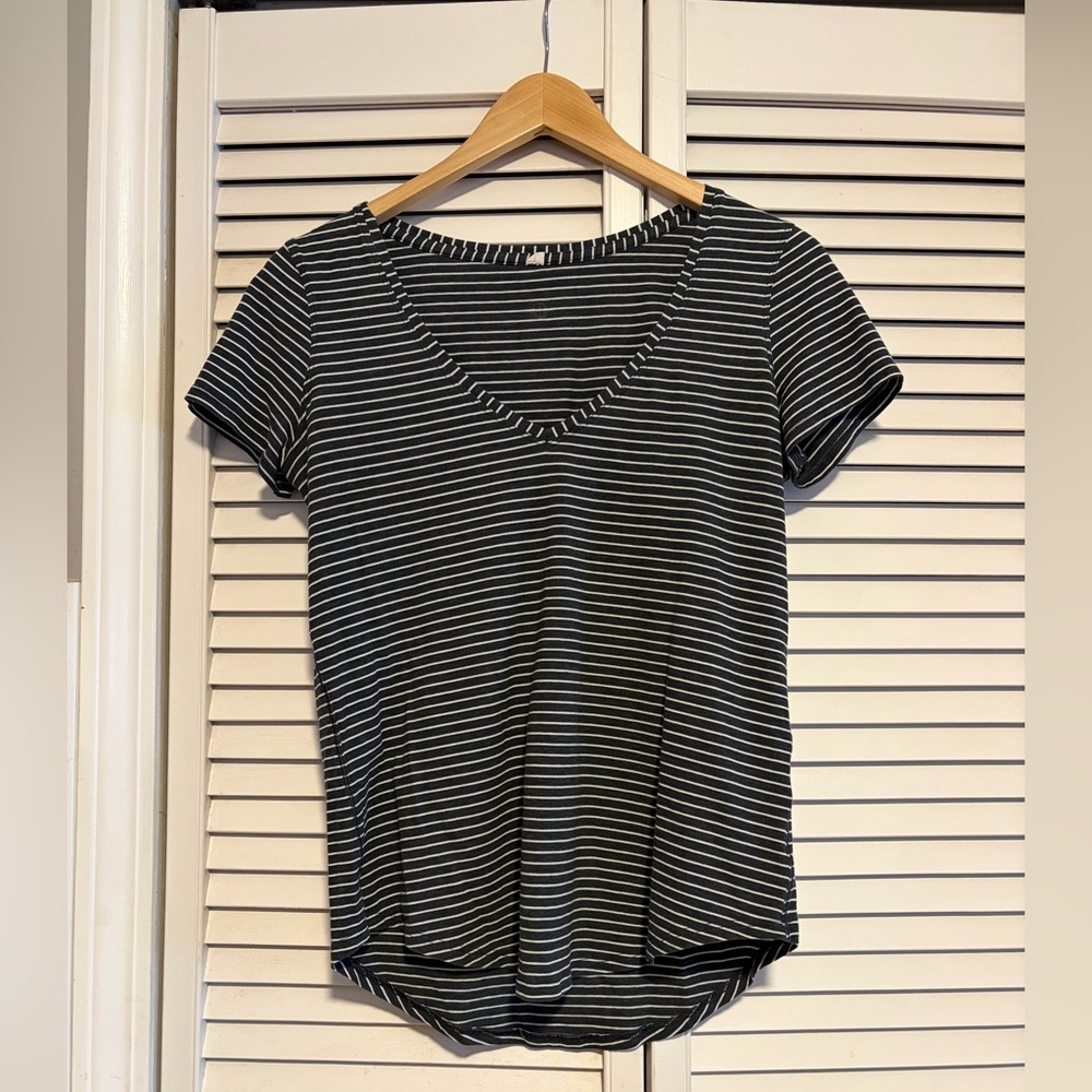 Lululemon Top Womens Size 4 Black White Striped Tee Short Sleeve